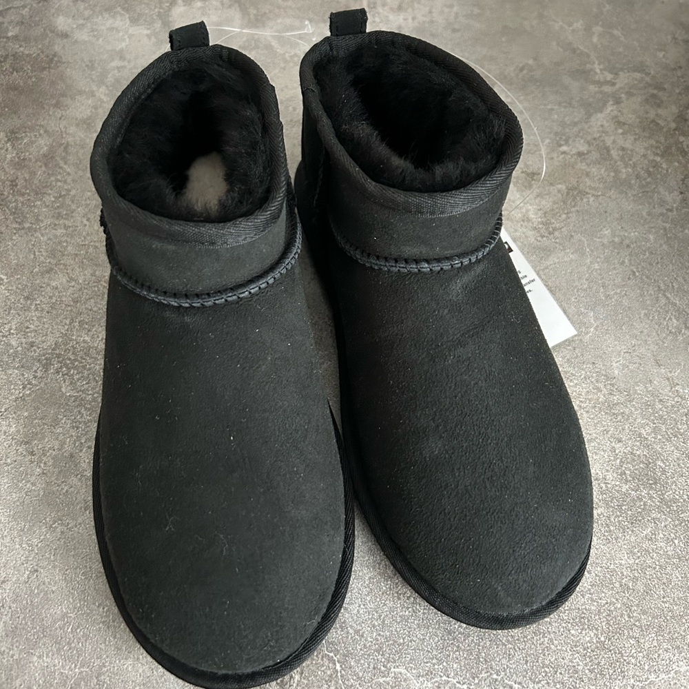 Kirkland kids shearing ankle boots multiple sizes available